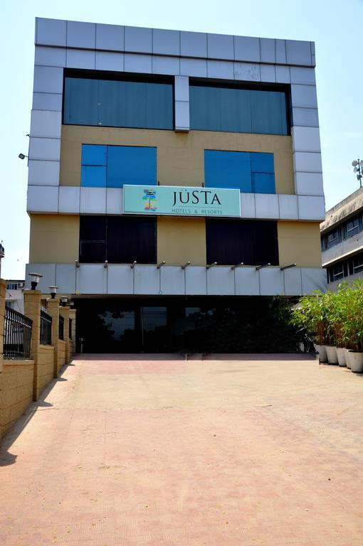​Justa Hyderabad Ξενοδοχείο Εξωτερικό φωτογραφία